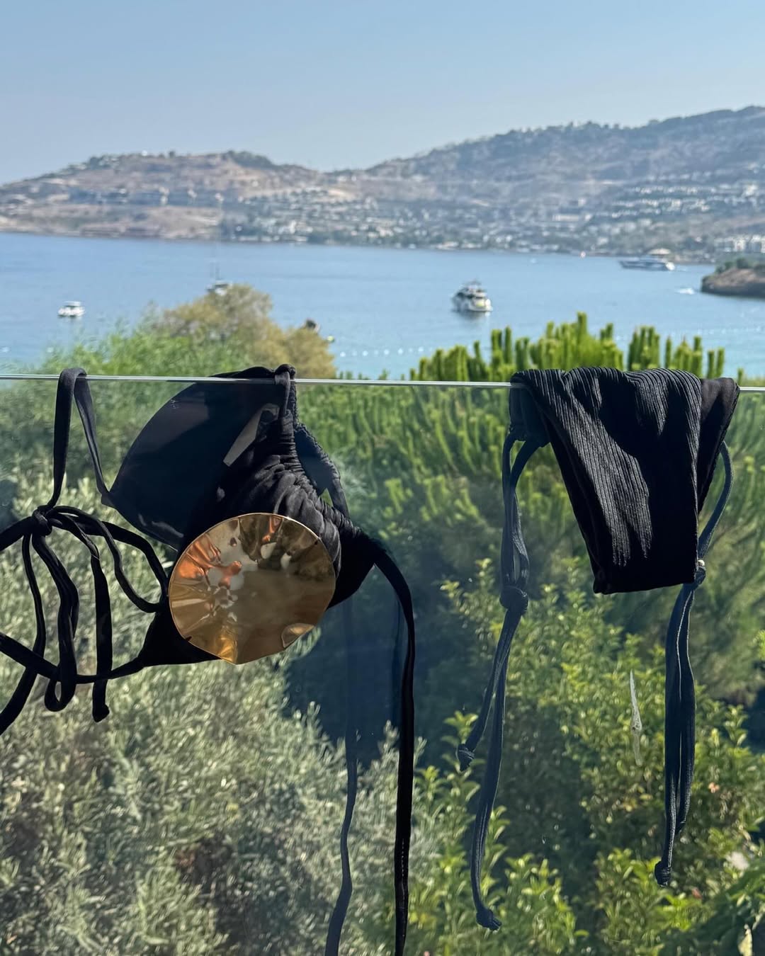 Flávia Alessandra posa com biquíni ousado durante férias na Turquia. Foto: Instagram