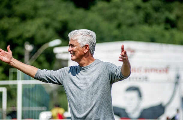 Aqui no Brasil também tivemos traições que doeram para os torcedores. Um dos casos emblemáticos foi a saída de Bebeto do Flamengo para o Vasco, no final dos anos 80. Foto: Victor Ferreira/EC Vitória