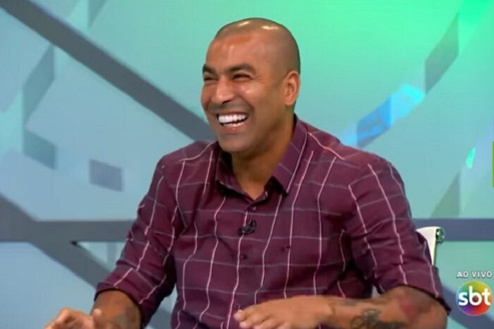 Durante o programa “Arena SBT” da última segunda-feira (17), o ex-jogador e comentarista Emerson Sheik prometeu andar nu na Avenida Paulista caso o Fluminense avance à fase semifinal da Copa Libertadores de 2021. Reprodução: Flipar