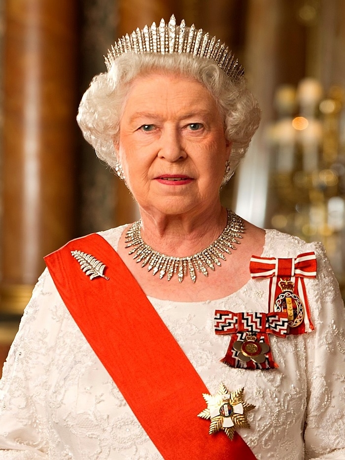 Elizabeth II (70 anos)- Nascida em 1926, foi rainha do Reino Unido desde 1952 até 2022, sendo a monarca mais longeva na história britânica. Seu reinado testemunhou transformações significativas,incluindo a evolução da Commonwealth.  Reprodução: Flipar