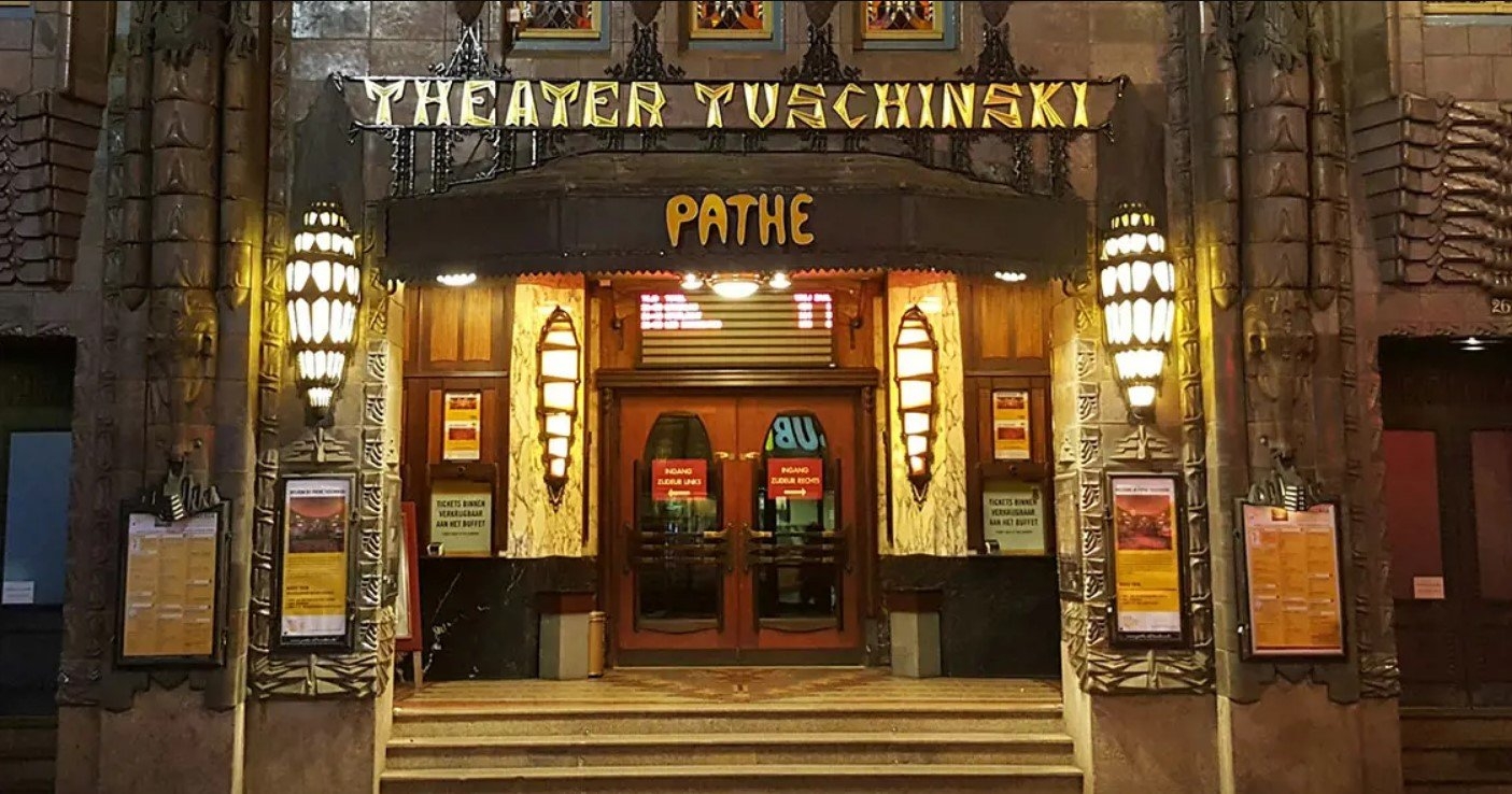 Pathé Tuschinski – Localizado em Amsterdã, Holanda, foi inaugurado em 28 de outubro de 1921. Ainda está em funcionamento e é conhecido por sua arquitetura exuberante e interiores luxuosos. - Divulgação/www.pathe.nl Reprodução: Flipar