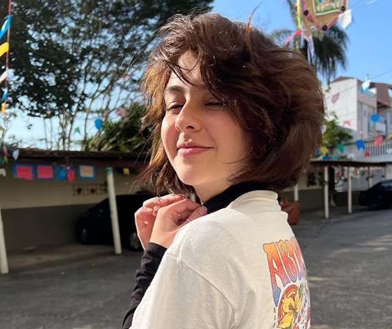 O caso, que deveria permanecer em sigilo, acabou sendo exposto publicamente, gerando grande repercussão e indignação quanto à violação de sua privacidade. 
 Reprodução: Flipar