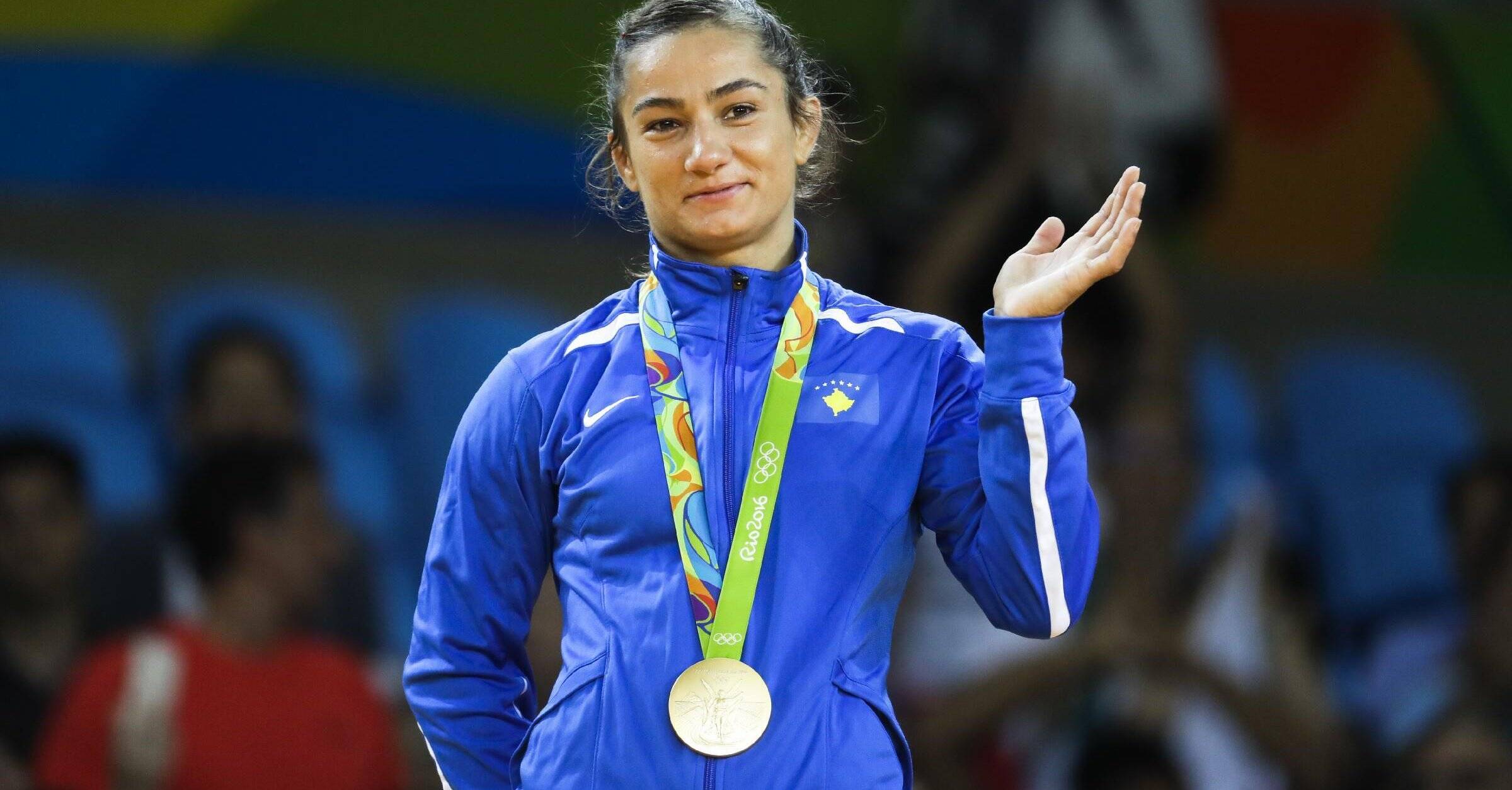 A judoca Majlinda Kelmendi conquista medalha histórica de ouro para Kosovo. Foto: Reprodução/Rio2016