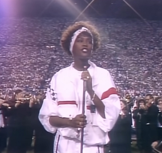 Na ocasião, Whitney cantou o hino dos Estados Unidos na abertura do Super Bowl de 1991.