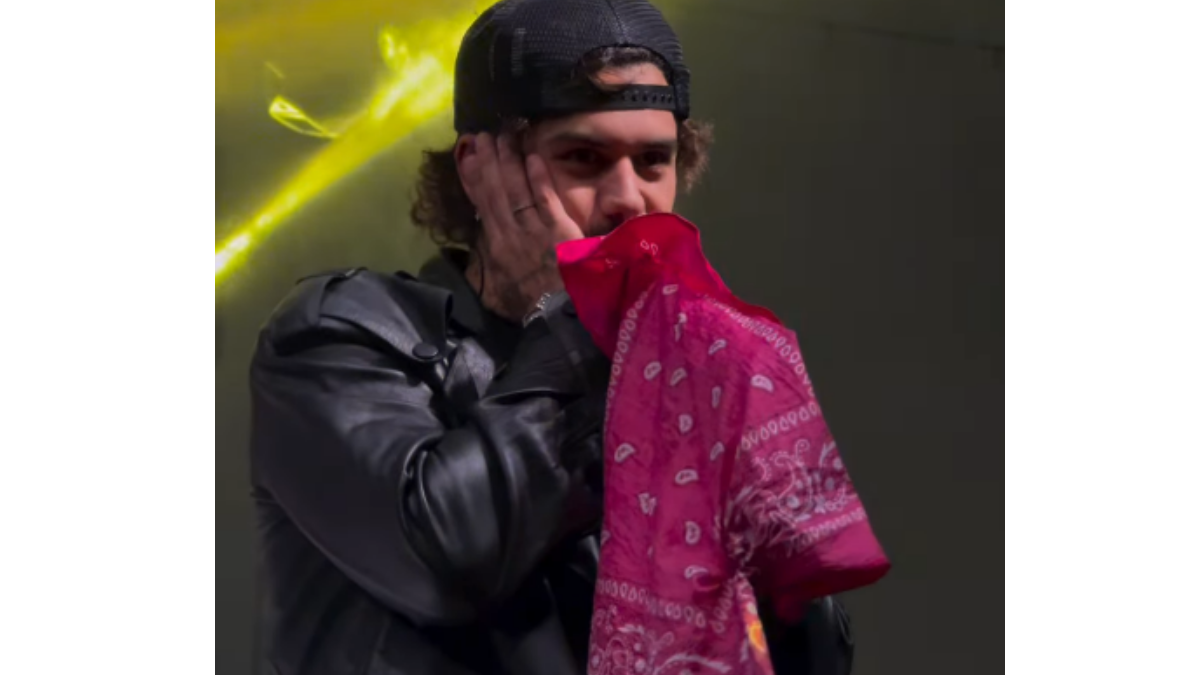 Zé Felipe cantando em show. Foto: Reprodução/Instagram/@zefelipe