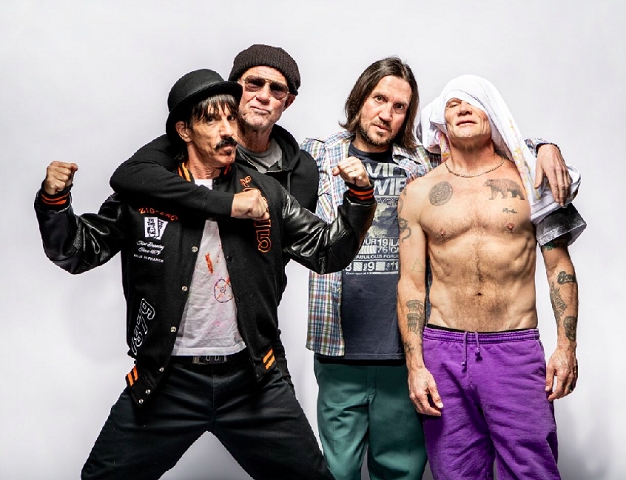 Os fãs cariocas da banda norte-americana Red Hot Chili Peppers que estiveram em um bar de Ipanema foram foram pegos de surpresa nesta quinta-feira (02/11).
