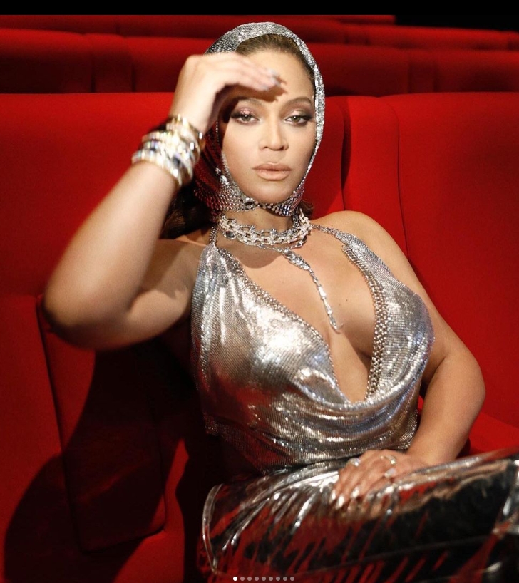 O sucesso é tão grande que a cantora anunciou a data para lançamento do show nos cinemas. Ou seja, quem não pode ver a artista no palco tem a opção do telão. 