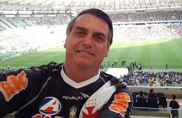 Bolsonaro responde seguidor que zombou por Palmeiras não ter mundial