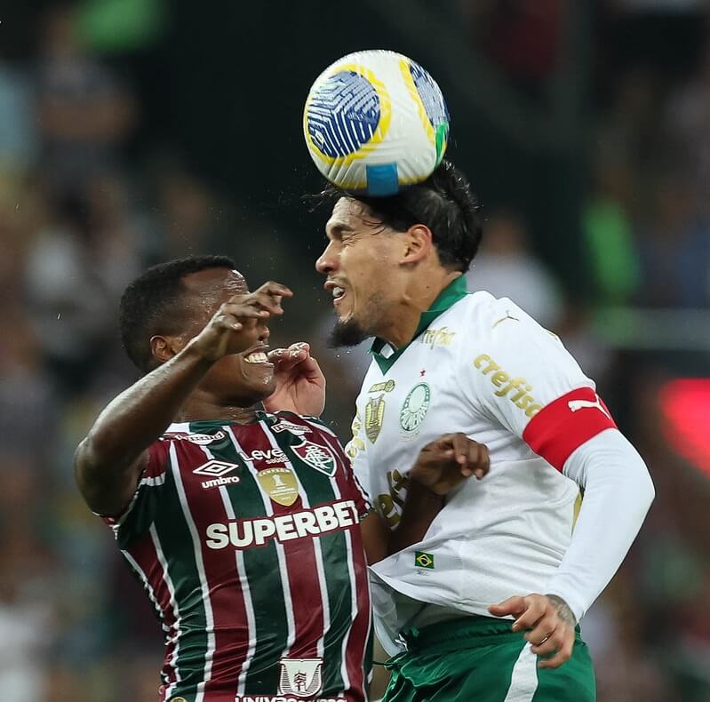 Gustavo Gómez disputa com Arias no jogo entre Palmeiras e Fluminense Cesar Greco/Palmeiras