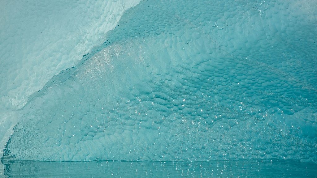 Profissionais de icebergs - Eles rastreiam e monitoram esses blocos de gelo nos locais extremamente frios . Eles usam tecnologia de satélite para localizar os icebergs e monitorar seus movimentos. Reprodução: Flipar