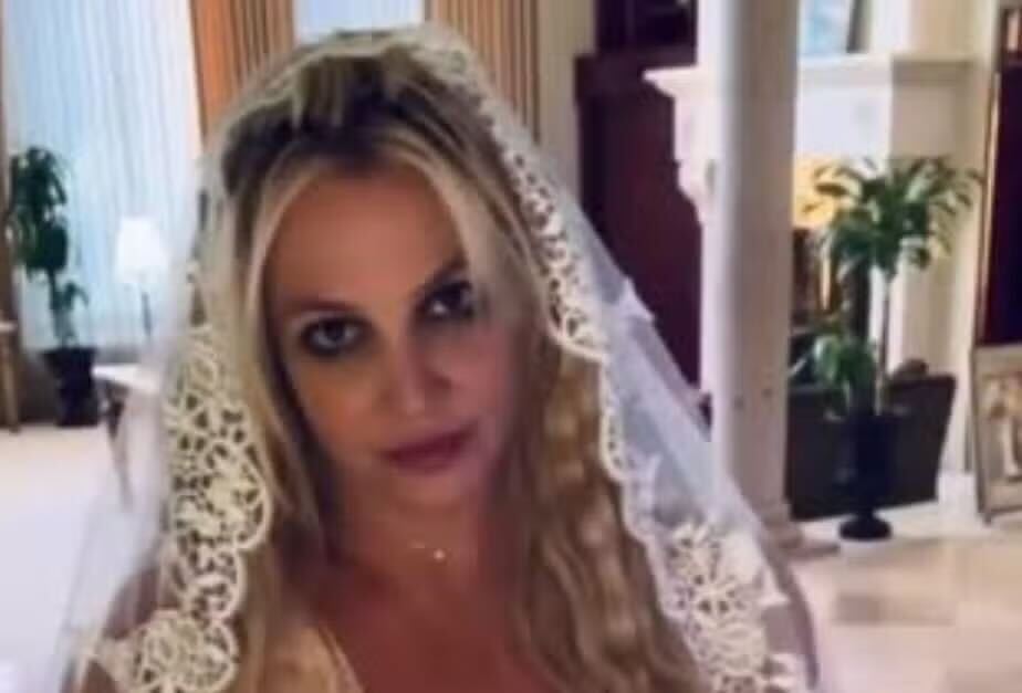 Britney Spears vestida de noiva. Foto: Reprodução Instagram - 21.10.2024