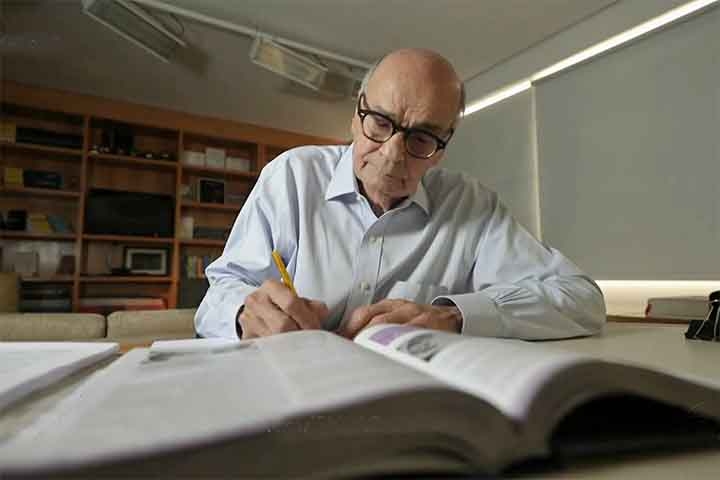 O “Fantástico”, da TV Globo, revelou como criminosos vêm se apropriando indevidamente da imagem de médicos, como Drauzio Varella, e outras personalidades públicas para dar aparência de legitimidade a anúncios fraudulentos nas redes sociais. 
 Reprodução: Flipar