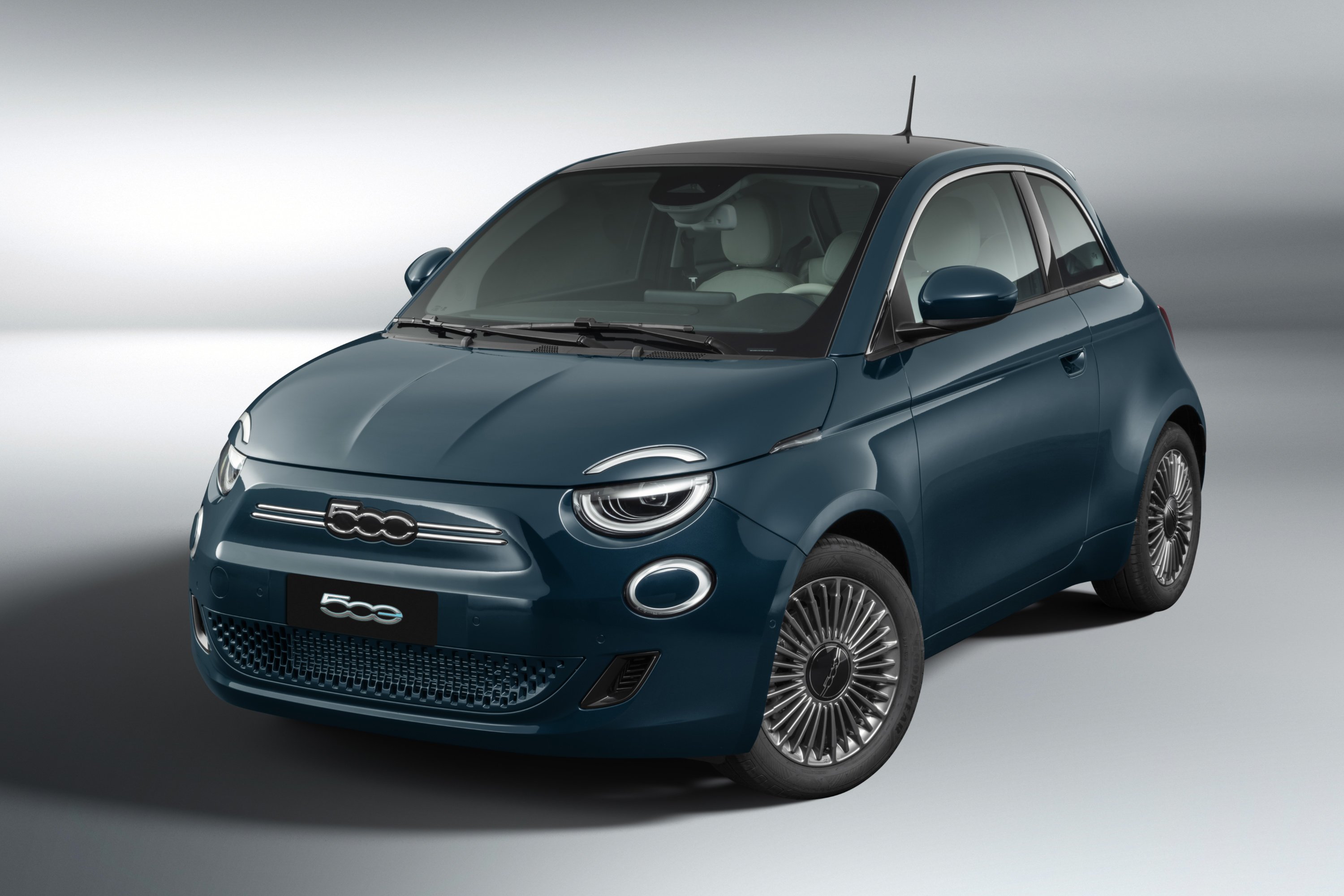 Fiat 500e é um carro elétrico urbano apertado, mas charmoso