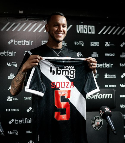 Souza em apresentação no Vasco para a temporada 2024 Reprodução/Instagram