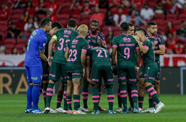 8º Fluminense - 46 pontos - Zero chance de título, já classificado para a Libertadores como campeão da competição continental nesta temporada, 0,002% risco de rebaixamento