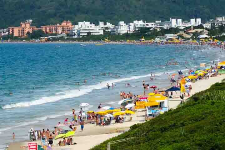 Florianópolis oferece boa qualidade de vida, alta segurança e muitos recursos, como centros de convivência, atividades físicas e culturais. Reprodução: Flipar