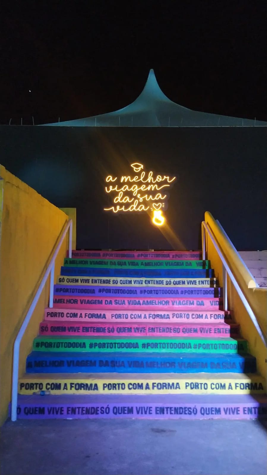Escada colorida no Forma Music Park. Foto: iG/ Rafael Nascimento