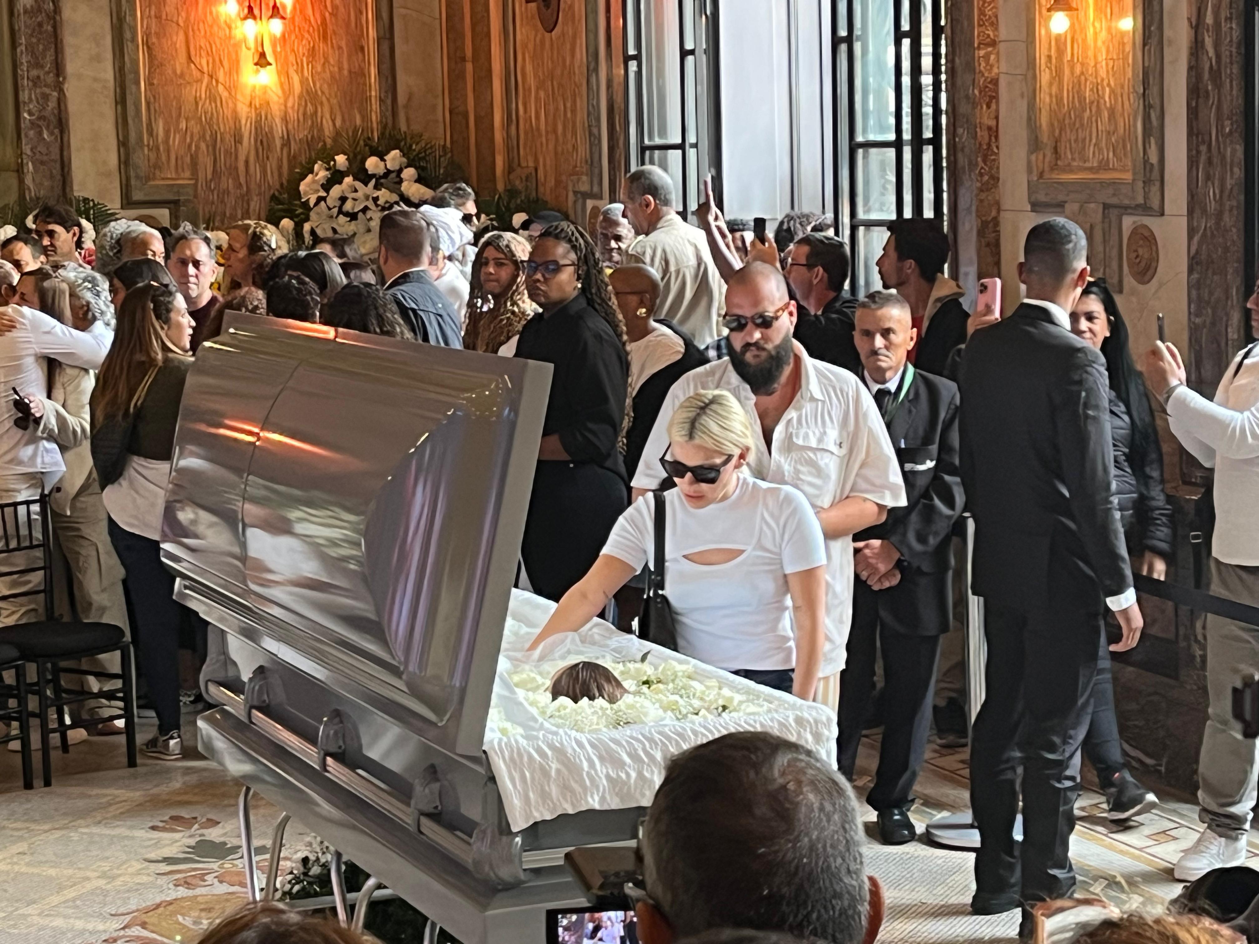 Duda Beat, colega de profissão de Preta Gil, esteve na despedida. Foto: Reprodução