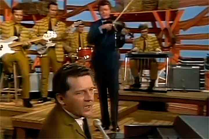 Nos anos seguintes, mesmo em baixa nas paradas de rock, ele manteve carreira ativa. Em 1964, o álbum “Live at the Star Club, Hamburg” mostrou ao mundo que sua fúria musical permanecia intacta - muitos críticos o consideram um dos maiores discos ao vivo da história do rock. 
 Reprodução: Flipar