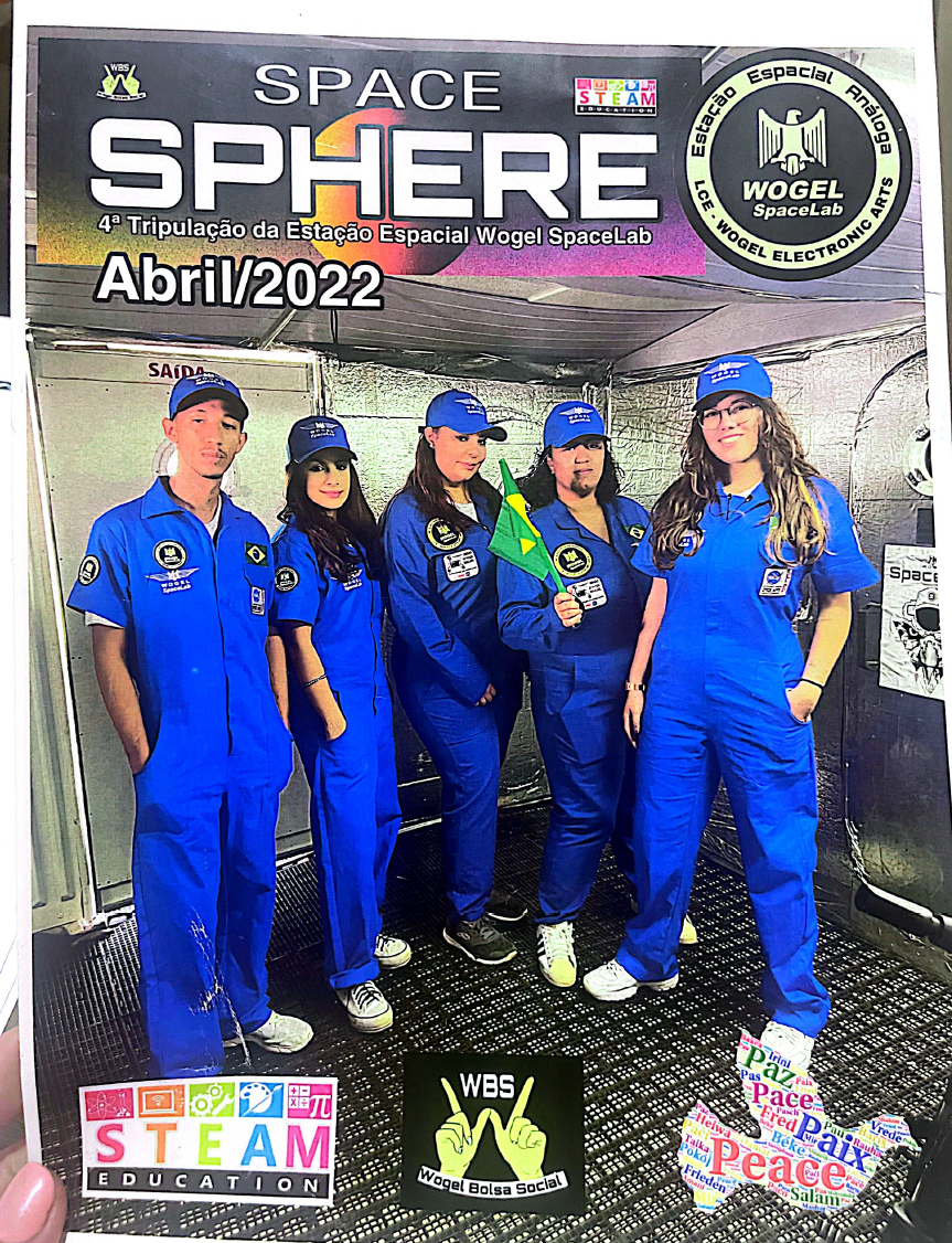 Divulgação / Defesa de Laysa Peixoto Laysa Peixoto em foto tirada na "Estação Espacial Análoga Vogel SpaceLab", em abril de 2022. A estação oferece treinamentos educacionais com foco em atividades simuladas no contexto espacial. Divulgação / Defesa de Laysa Peixoto