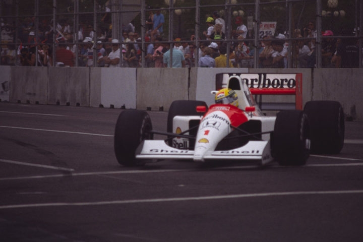O acidente ocorreu no GP de San Marino, na manhã de um domingo, mas a confirmação da morte de Senna só se veio horas depois, por volta das 13h05 (horário de Brasília). Reprodução: Flipar
