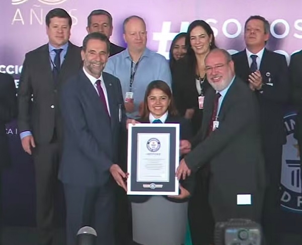 A cerimônia de entrega do certificado ocorreu na sede de Itaipu, em Foz do Iguaçu (PR), com a presença de autoridades brasileiras e paraguaias, além de representantes do Guinness. Reprodução: Flipar