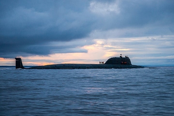 Um segundo lançamento de teste de um míssil de cruzeiro hipersônico Tsirkon foi realizado pela tripulação do submarino nuclear Severodvinsk  - só que desta vez a 40m de profundidade - no Mar Branco contra um alvo no Mar de Barents. Reprodução: Flipar