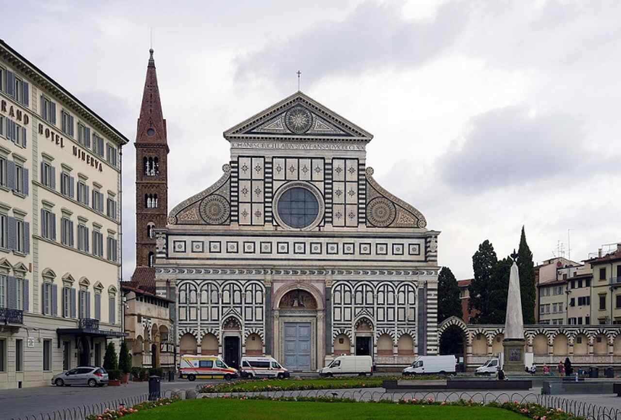 Santa Maria Novella (1279-1357): Igreja dominicana famosa por sua fachada gótica, projetada por Alberti, e afrescos de artistas como Masaccio e Ghirlandaio Reprodução: Flipar