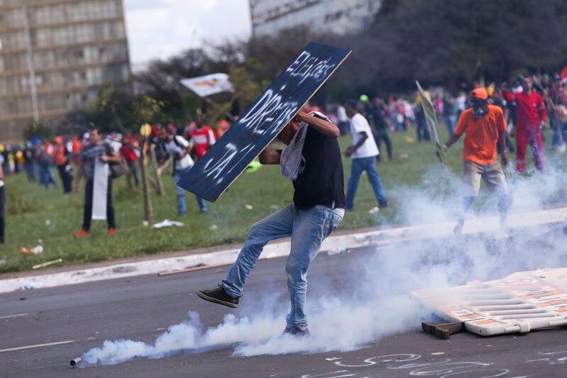 Manifestantes entraram em confronto com polícia em Brasilia. Foto: Marcelo Camargo/Agência Brasil - 24.5.17