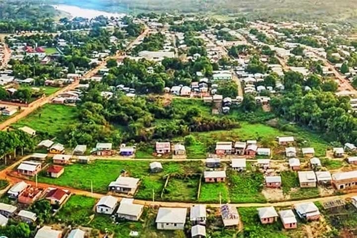 Pauini (AM) - 42,63 pontos -  Localizada no interior do Amazonas, enfrenta dificuldades de logística. Serviços de educação e saúde mal estruturados. Economia baseada em atividades de subsistência. Reprodução: Flipar