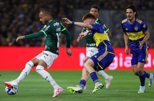 BOCA JUNIORS - O goleador Cavani foi muito mais um garçom do que homem de área, distribuindo bolas para Barco e Medina pelos flancos. Barco, inclusive, foi o melhor jogador em campo. Muito perigoso -  NOTA 6,0 - Foto: Cesar Greco