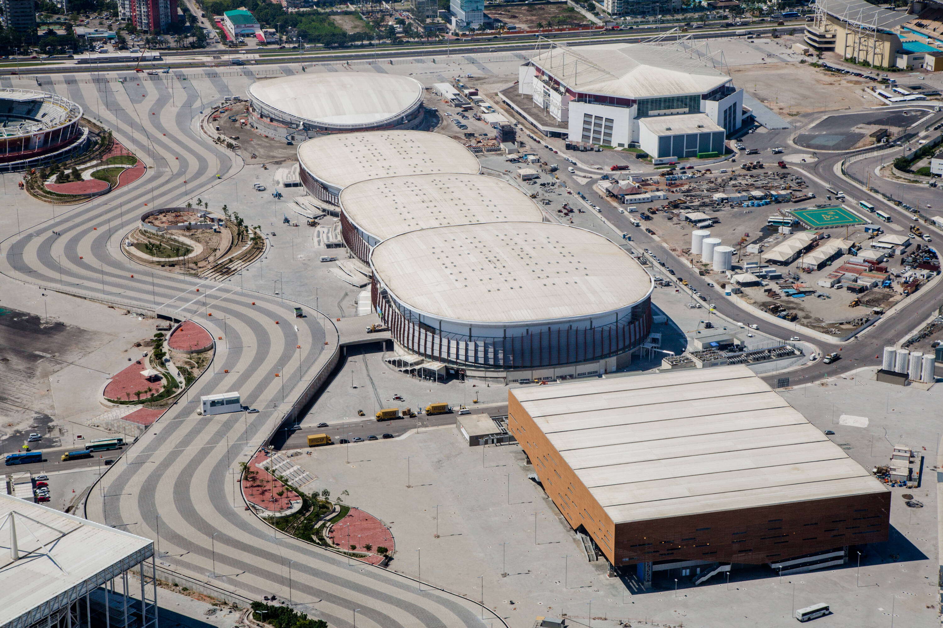 Arena do Futuro (em primeiro plano), Arenas Cariocas, Velódromo (ao fundo) e Arena Olímpica do Rio (D), no Parque Olímpico da Barra. Foto: André Motta/Brasil2016.gov.br