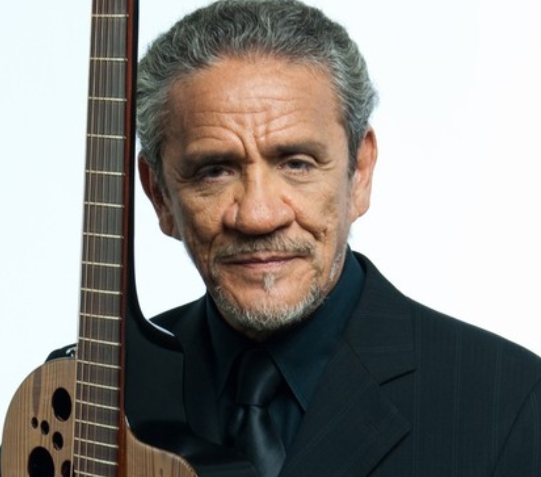 O sucesso foi consolidado ao longo da década de 1980, com discos como “A Peleja do Diabo com o Dono do Céu”, de 1979”,  e “A Terceira Lâmina”, de 1981, que reafirmaram seu estilo único.
 Reprodução: Flipar