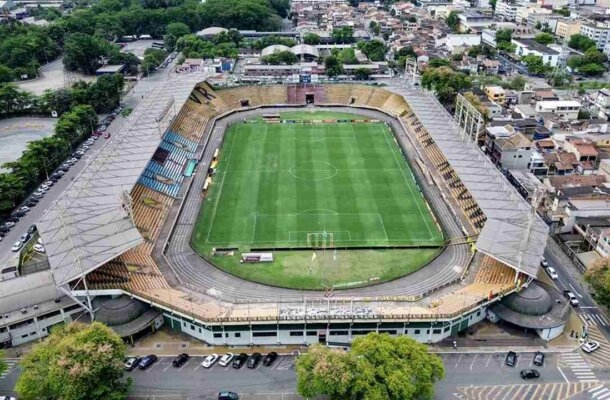 Fluminense 7 x 1 Juventude, pela 38ª rodada do Campeonato Brasileiro de 2004, no Raulino de Oliveira, em Volta Redonda (RJ) - Gols: Rodrigo Tiuí, (3), Roger (2) e Alessandro (2) (FLU)