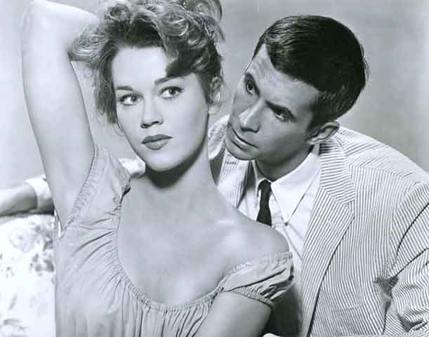 Já no cinema, sua estreia foi na comédia romântica “Até os Fortes Vacilam”, também em 1960. 
 Reprodução: Flipar