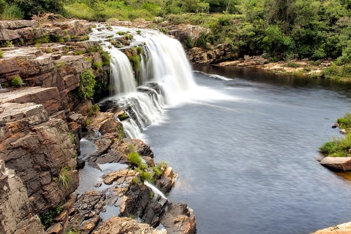 A Cachoeira da Farofa, a Cachoeira do Véu da Noiva e a Cachoeira Grande são algumas das mais populares da região. Reprodução: Flipar