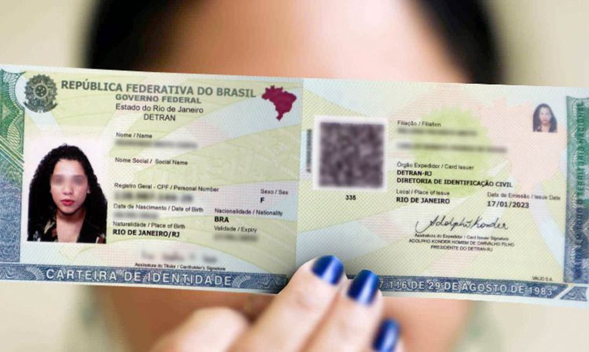 Resumindo: atualmente, cada brasileiro pode ter até 27 RGs com números diferentes (um em cada estado). Com a novidade, ele terá um documento único apenas com o número do CPF.