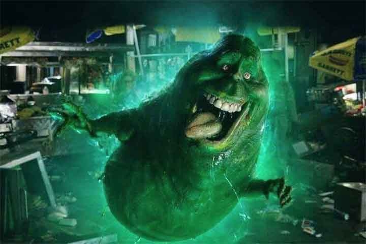 Slimer, popularmente conhecido como Geleia, é um personagem da franquia Ghostbusters, que foi dublado por Ivan Reitman e Adam Ray nos filmes e por Frank Welker na série animada.  Reprodução: Flipar