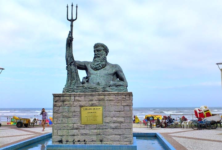 Na mitologia, o Deus romano do mar e das fontes de água era Netuno. Para ele, o tridente foi uma arma mágica que concedia a seu grande poder o direito divino de dominar o mar.  Reprodução: Flipar