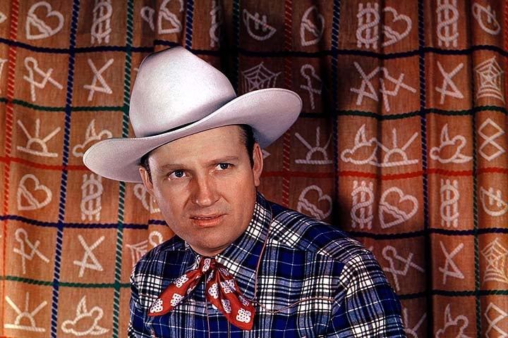 O sucesso radiofônico o levou naturalmente ao cinema, e foi nesse ambiente que sua imagem de herói do Oeste começou a se consolidar.
 Reprodução: Flipar