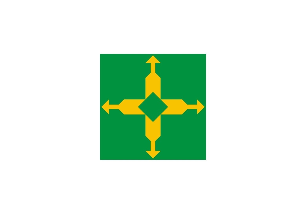 A bandeira de Brasília, no Distrito Federal, foi uma criação do poeta e heraldista Guilherme de Almeida. Ela é composta  pela Cruz de Brasília, ao centro, simboliza a herança indígena e a força que emana do centro em todas as direções. O branco representa a paz e o verde representa as matas da região.  Reprodução: Flipar