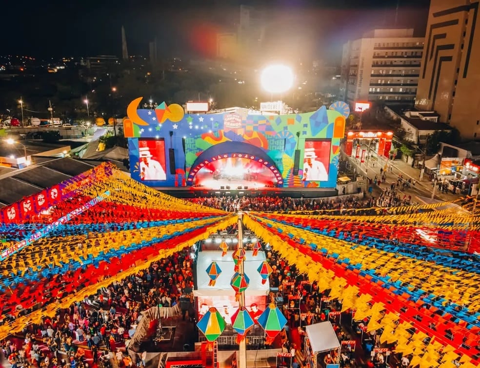 O Brasil tem festas juninas de grande porte, que chamam atenção pela grandiosidade da celebração. Entre elas, a de Campina Grande, na Paraíba, considerada a maior do país. Reprodução: Flipar