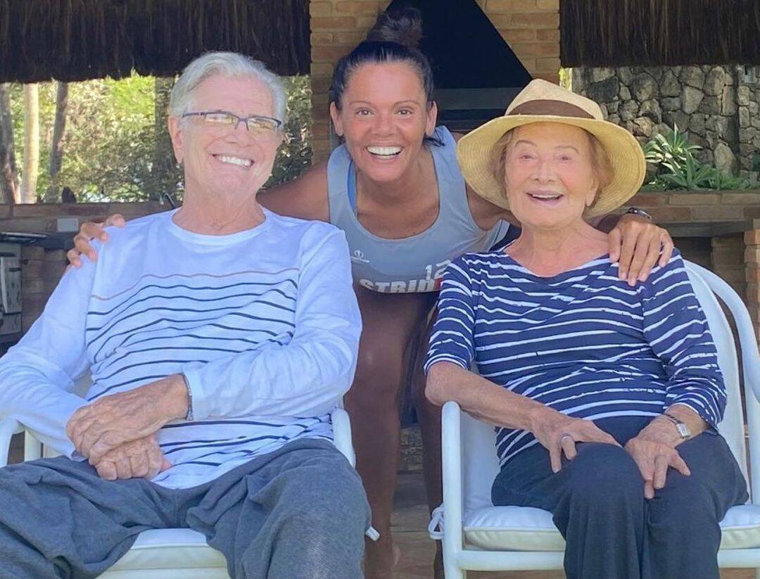 Mocita Fagundes com os sogros, Tarcísio Meira e Glória Menezes. Foto: Reprodução/Instagram