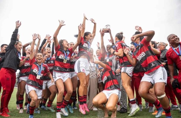 Durante a Data Fifa, o Flamengo teve alguns motivos para comemorar. O clube celebrou 128 anos e viu a equipe feminina ser campeã do Carioca em cima do Botafogo. Foto: Paula Reis/CRF