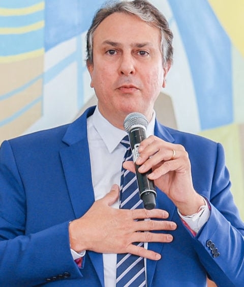 “Vamos pagar a primeira parcela daqueles que passaram de ano, concluíram o ano do ensino médio. Os R$ 1 mil serão depositados ainda no mês de fevereiro em suas contas”, comunicou o ministro Camilo Santana na rede social X. 
 Reprodução: Flipar