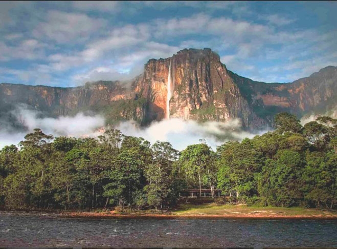 Cachoeira Ángel - Fica no estado de Bolívar, na Venezuela, perto da fronteira do Brasil com a Guiana.   Reprodução: Flipar