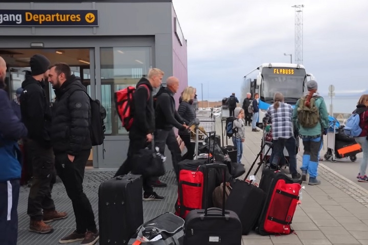 Com o declínio da mineração de carvão, Svalbard passou a investir no turismo como sua principal atividade econômica. Reprodução: Flipar