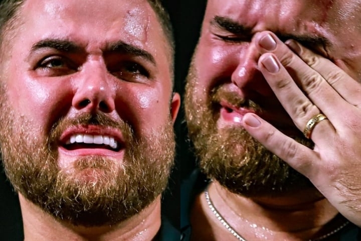 Em dezembro, o sertanejo foi às lágrimas ao retornar aos palcos em um show realizado em Massaranduba, Santa Catarina. Reprodução: Flipar