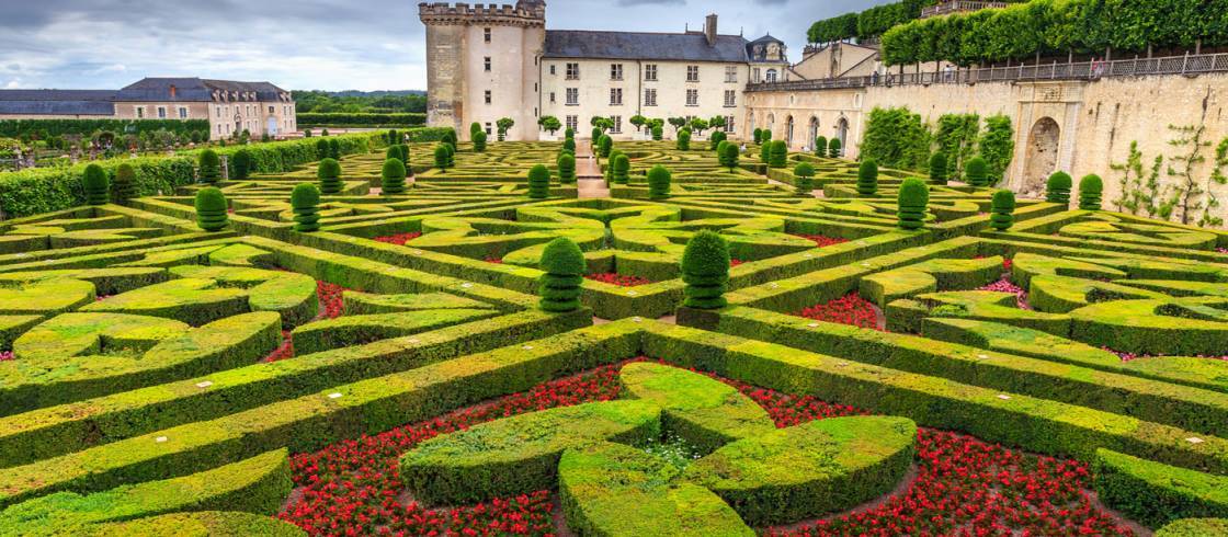 Os arbustos geométricos e as cores dos jardins do Castelo de Villandry são encantadores. Foto: France.fr