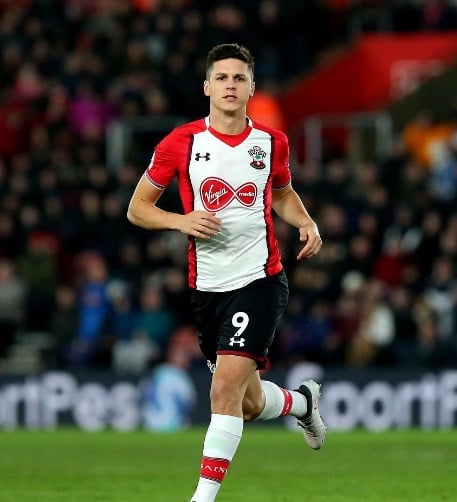 Carrillo vestindo a camisa do Southampton em jogo do Campeonato Inglês Reprodução